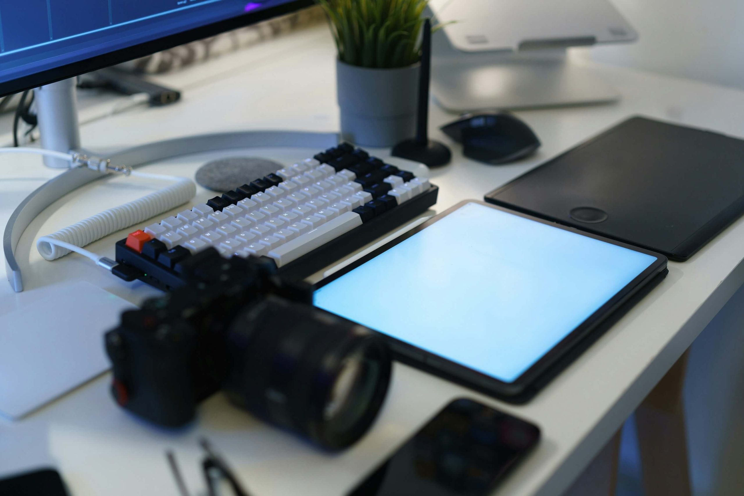 jakub-zerdzicki--VK5cvkFaCs-unsplash
